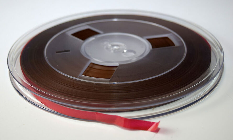 Magnetic tape storage